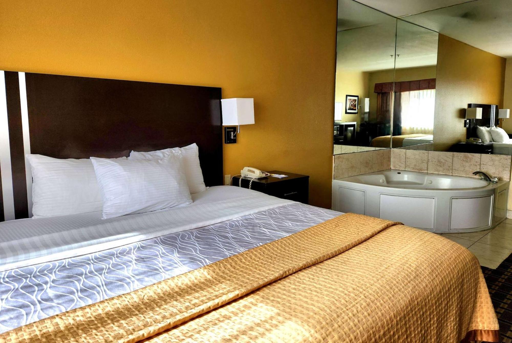 Days Inn & Suites By Wyndham Sam Houston Tollway Jersey Village المظهر الخارجي الصورة