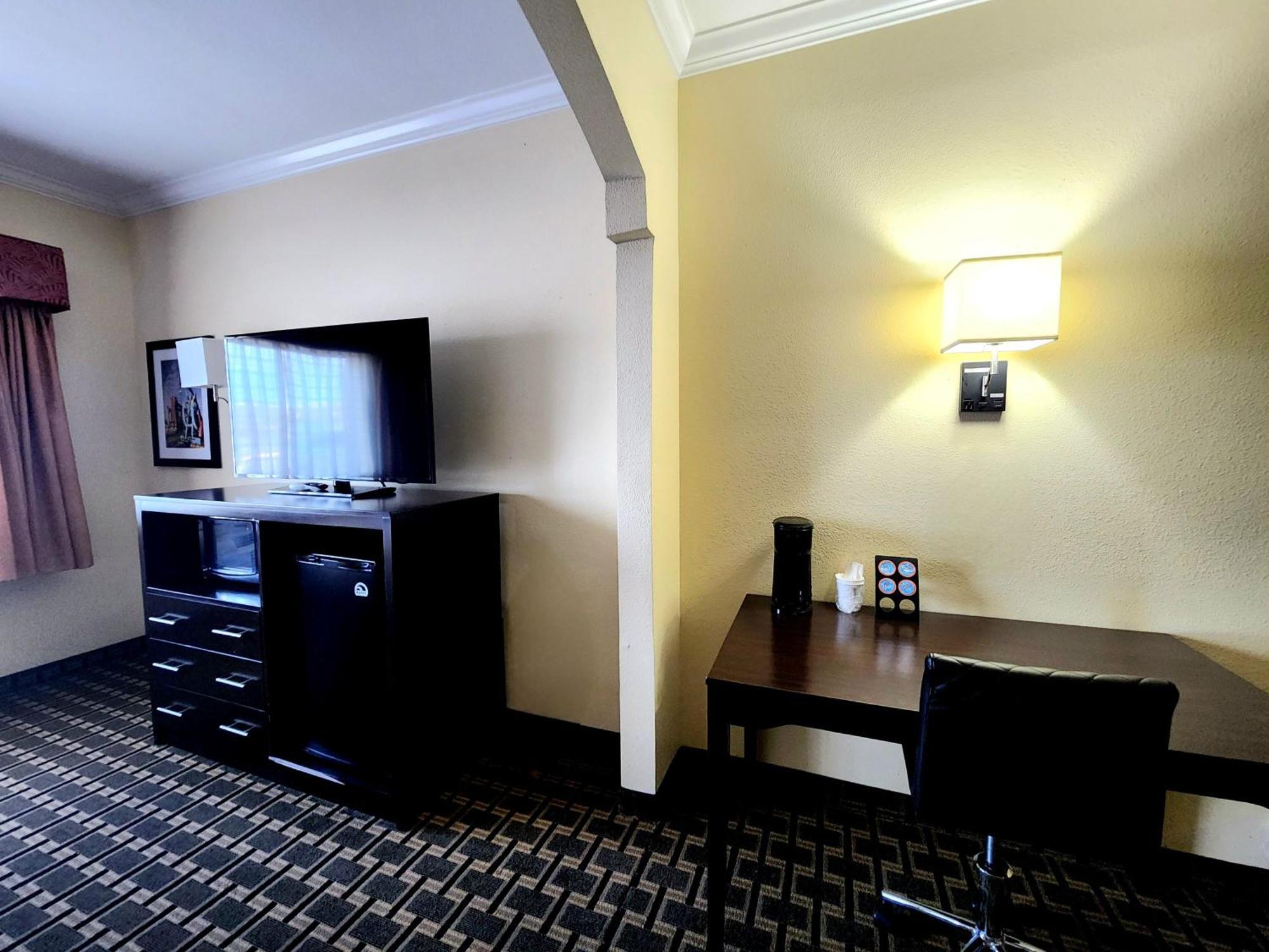 Days Inn & Suites By Wyndham Sam Houston Tollway Jersey Village المظهر الخارجي الصورة