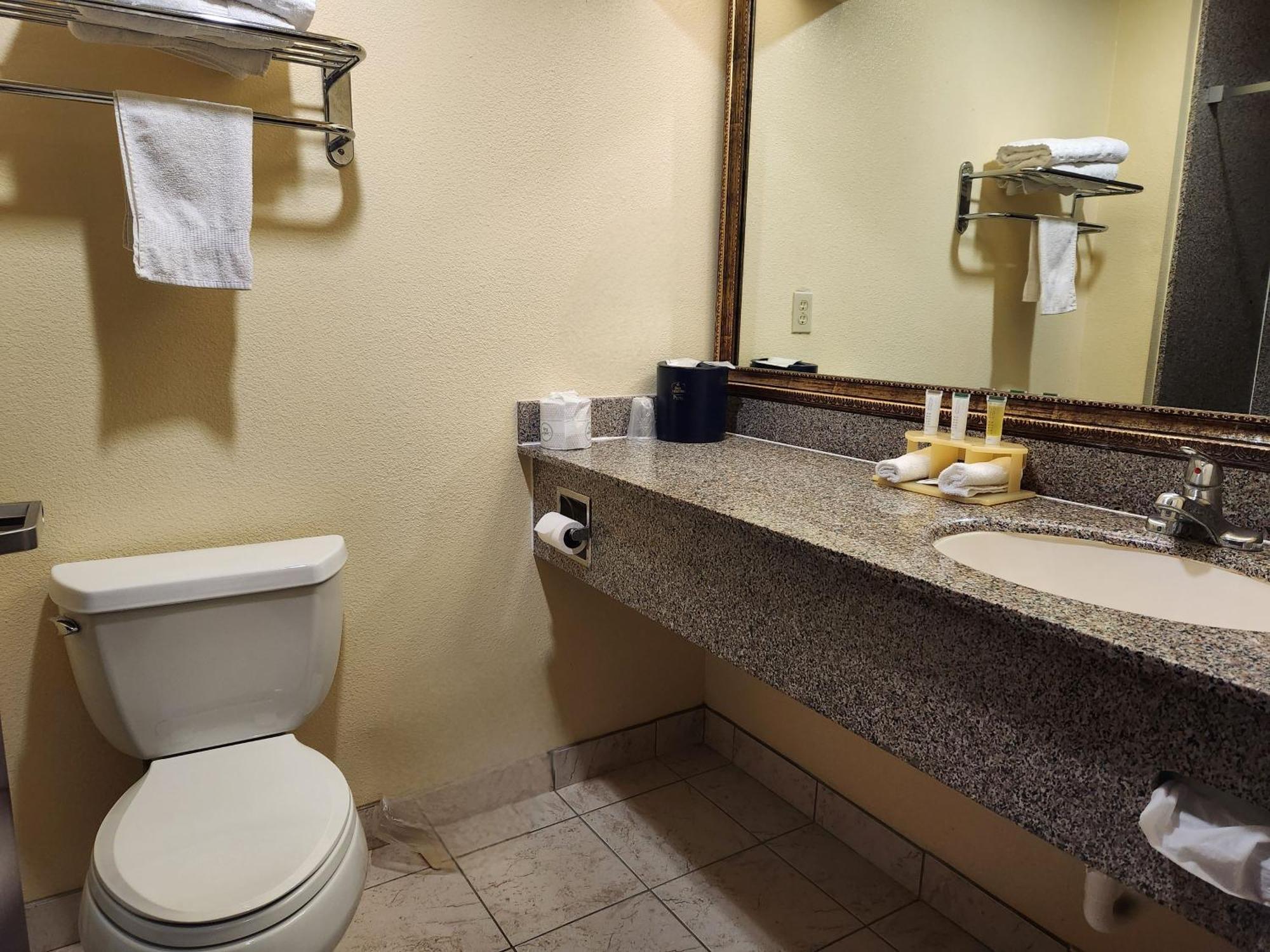 Days Inn & Suites By Wyndham Sam Houston Tollway Jersey Village المظهر الخارجي الصورة