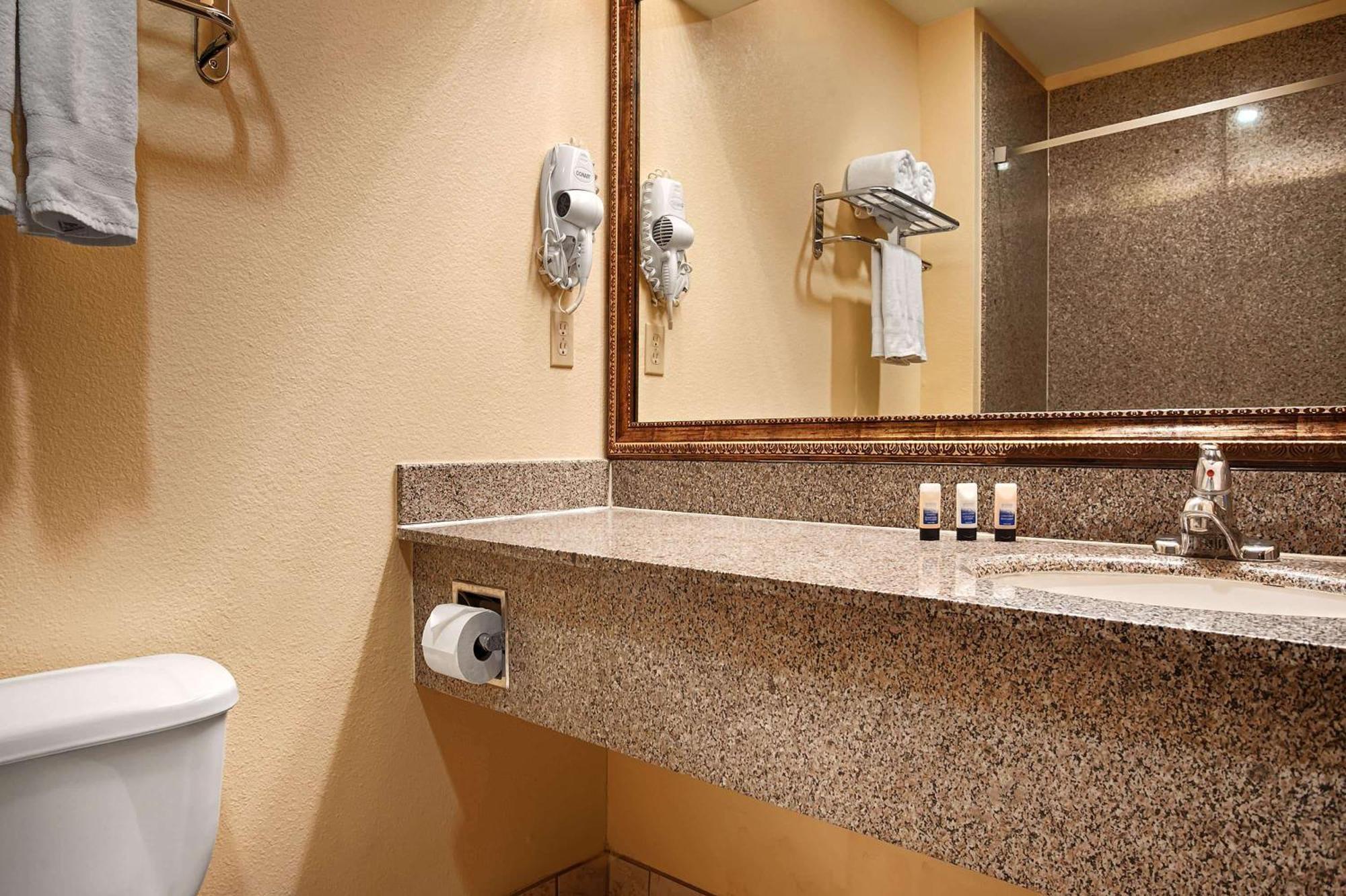 Days Inn & Suites By Wyndham Sam Houston Tollway Jersey Village المظهر الخارجي الصورة